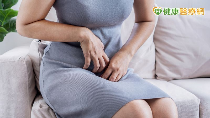 急性腎盂腎炎多由革蘭氏陰性菌引起，其中以大腸桿菌最常見。細菌多從尿道口進入，再沿輸尿管來到腎臟，引發腎臟發炎。