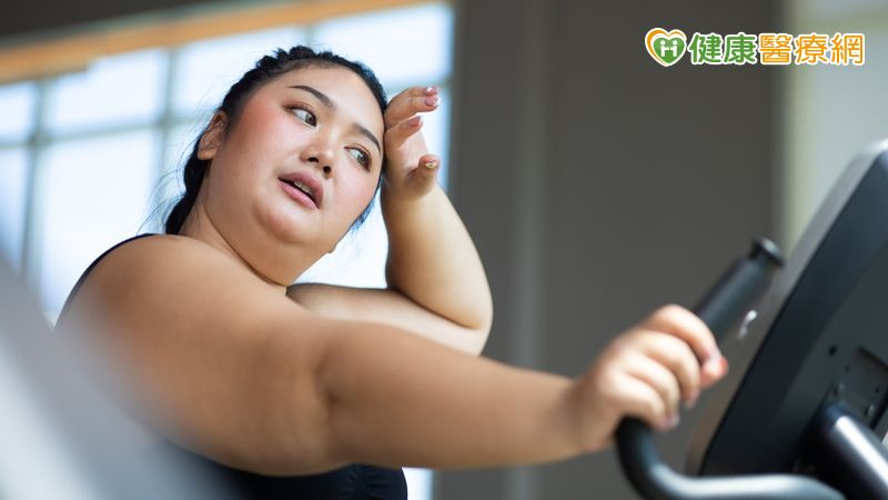 減重有助健康，但過度要求體重門檻，可能讓患者延誤治療、卵巢功能進一步下降，反而降低懷孕機會。