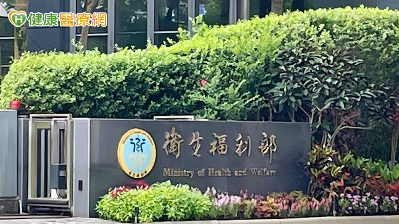 衛生福利部公布2月多項新制，其中領有慢性病連續處方箋者，也可在春節前14天提前回診領藥，粗估146萬人受惠。