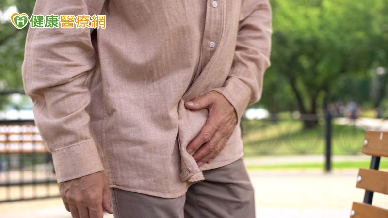 攝護腺肥大初期可透過藥物緩解排尿速度變慢、斷斷續續、夜尿、頻尿等症狀。