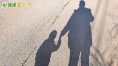 孩子在家問什麼都只回「嗯」？心理師：改用好奇式對話打開關係
