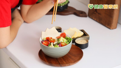 吃素結果越吃越胖？醫揭「3大飲食陷阱」　留意「肌少肥胖症」風險