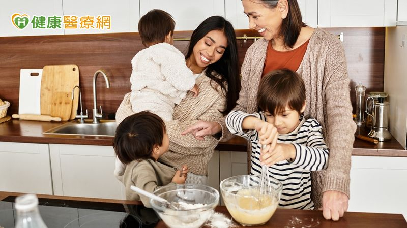 歡迎各種型態的家庭加入，不論家庭人數多寡、有無子女，只要有意願，都歡迎大家一起加入寄養家庭行列。