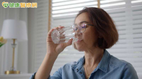 晨起喝水有用嗎？營養師：時間點是其次　總水量達標才是關鍵