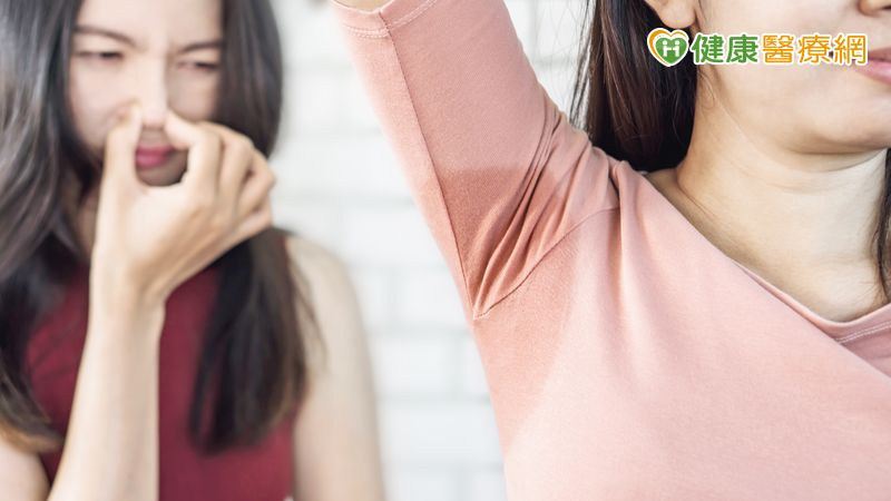 針對冬天狐臭問題，林口長庚醫院皮膚科主治醫師-黃毓惠醫師指出，腋下異味的產生，與季節無關，而是與大汗腺（頂漿腺）的分泌活性密切相關。