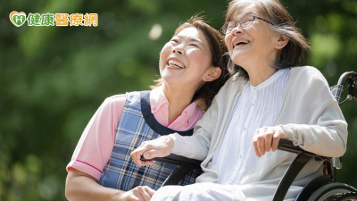 抱持善解、增進共識　專家分享如何陪失智長輩好好生活