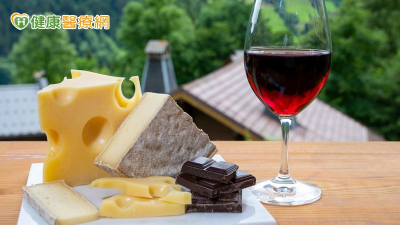 愛吃起司、巧克力？恐讓你提高「偏頭痛」風險