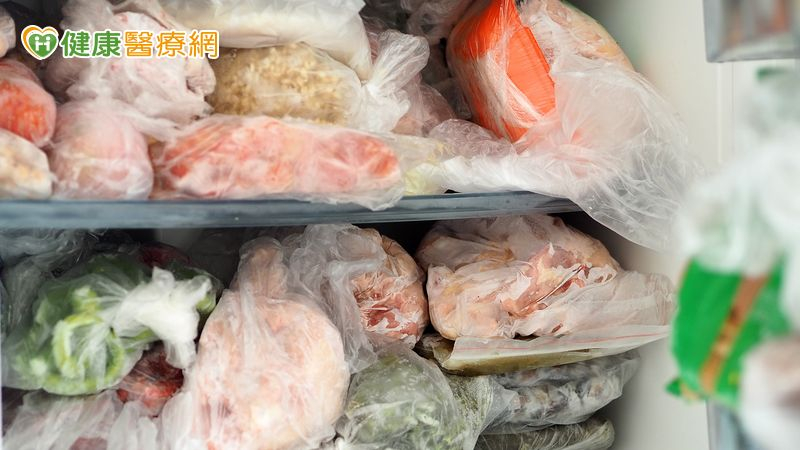 過年前先把冰箱顧好、食材規劃好，才能讓年節餐桌真正吃得安心，避免因飲食不當影響全家健康。