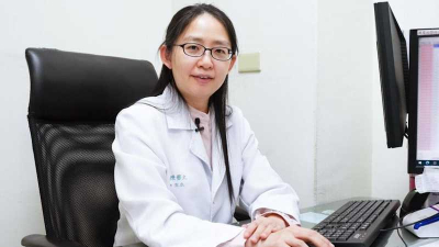 熬夜追劇飛蚊症找上門！聯新國際醫傳授「5穴位按摩」緩解過勞眼