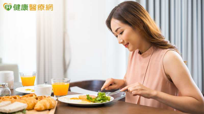 起床2小時內進食較健康？專家談「晚吃早餐短壽」說法仍有不確定性