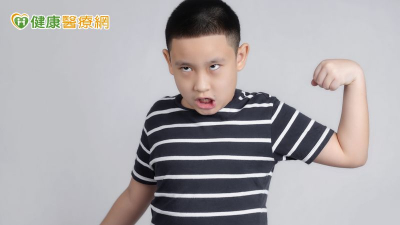 孩子老是眨眼、清喉嚨？中醫談「妥瑞氏症」情緒調理與精油輔助