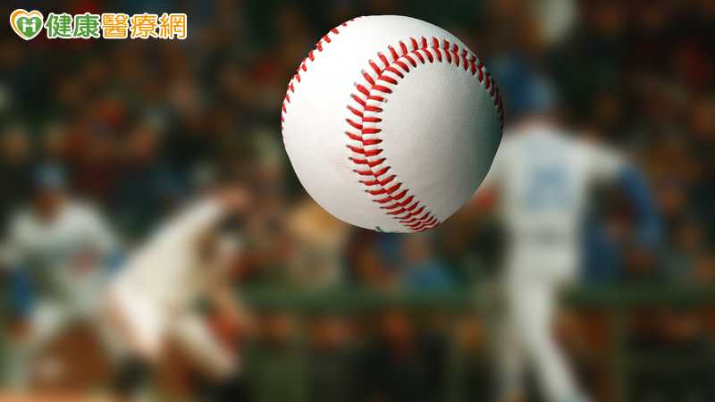 「台灣隊長」陳傑憲在世界棒球經典賽被澳洲球員的觸身球擊中左手。醫師表示，除了骨折本身，影響復原時間的往往還有手指遭棒球擊中當下，伴隨的軟組織挫傷。