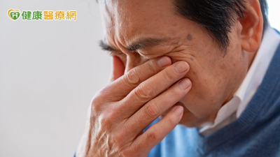右眼跳災是真的？60歲男眼皮跳不停憂中風　醫破解「眼瞼痙攣」關鍵誘因