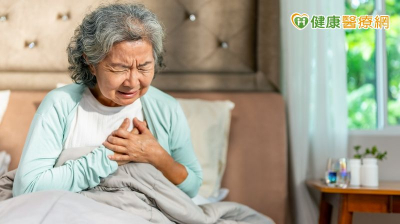 冠狀動脈阻塞怎麼辦？醫揭治療關鍵　出現胸悶別拖