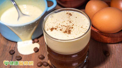 越南「蛋咖啡」掀議！網兩派吵翻　醫：蛋黃未熟恐添1菌感染風險