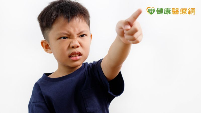 孩子愛推人、不合群是調皮？醫揭「觸覺敏感警報器」作祟真相