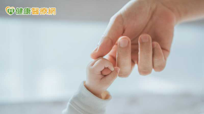 新手爸也會崩潰？研究：憂鬱、壓力疾患風險「1歲前後」突升逾3成