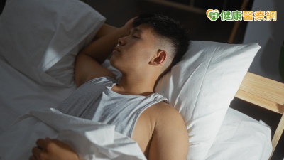專家解析「睡衣選擇」為何影響睡眠品質　溫度也與男性生殖健康有關