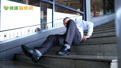 【健保30週年專輯】抗精神病藥物及膽鹼酯酶抑制劑之使用與跌倒及骨折之風險： 自我控制案例系列研究