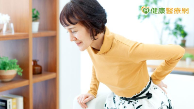警惕「駝、矮、痛」恐是骨鬆前兆！醫教：保鈣護骨三步驟