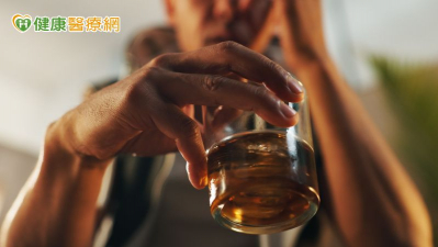 八人中就有一人「暴飲」！醫警告：增慢性病、癌症風險