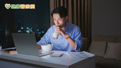 健檢才驚覺內臟脂肪超標？營養師：久坐、手搖飲恐釀代謝症候群