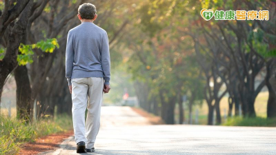 憂鬱症治療有新解！提升「期待」助改善「失樂症」：從5分鐘散步開始