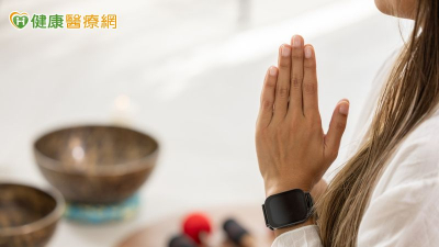要求家人吃素、念佛就是慈悲？「幫助」和「改變」其實不同