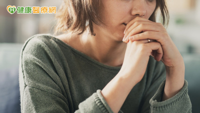 女性成癮為何戒不掉？醫揭背後可能交織憂鬱、焦慮與關係暴力