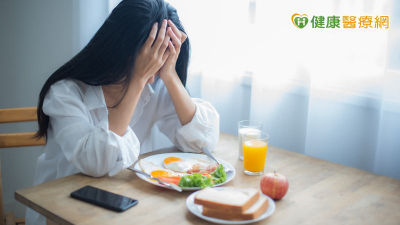 憂鬱症可能影響飲食行為　「吃不下」和「停不下嘴」應對策略大不同