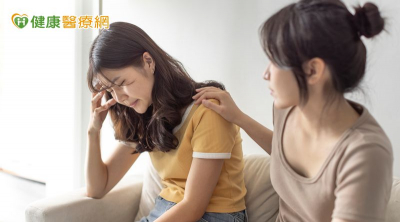 別只說有需要告訴我！如何陪伴好友度過低潮？心理師列5大NG情境