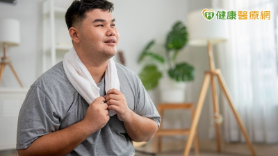 體重破百28歲男胸悶冒冷汗！就醫一檢「三條冠狀動脈全塞」險沒命