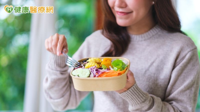 外食怎麼吃才不傷腎？營養師揭「5大原則」這些醬料、湯汁要少碰