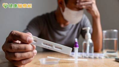 70歲翁嗜睡、無力以為老化！家用快篩揪出新冠及時治療