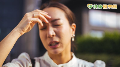 49歲港婦遊九份突頭痛倒地！腦動脈瘤破裂險致命　醫列旅遊3點增風險