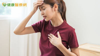 24歲女求職健檢驚見「15公分巨大腫瘤」！肺臟幾乎被壓扁　竟完全沒症狀