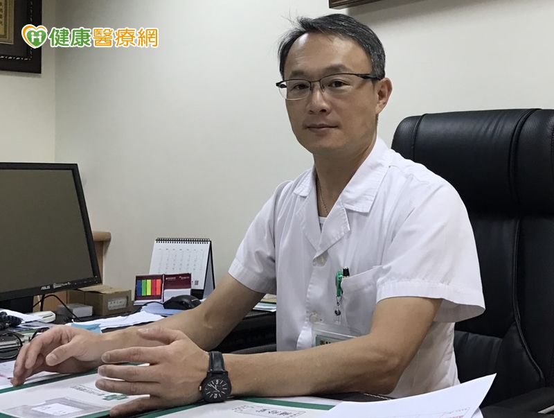 台中榮總泌尿外科主任裘坤元表示，門診曾遇到患者因腰椎、脊椎疼痛就醫，以為是骨刺。