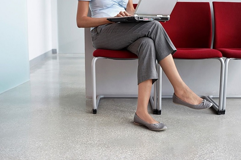 跷二郎腿易不孕