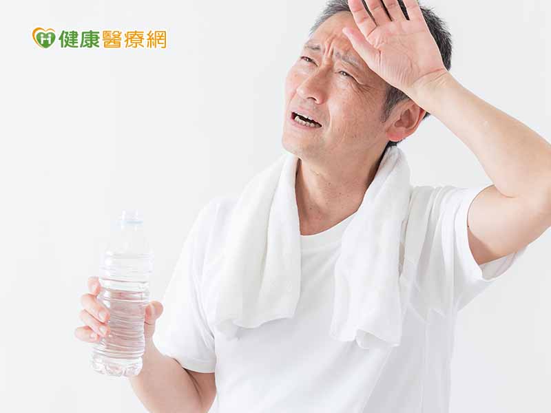 天熱喝水解渴　透析病患限水消暑這麼做