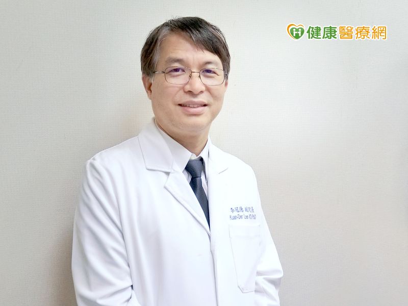 台北醫學大學附設醫院血液腫瘤科李冠德副院長指出，因為大腸癌早期沒有症狀，等到症狀出現時，大約一成二病人確診就發現已經轉移了。