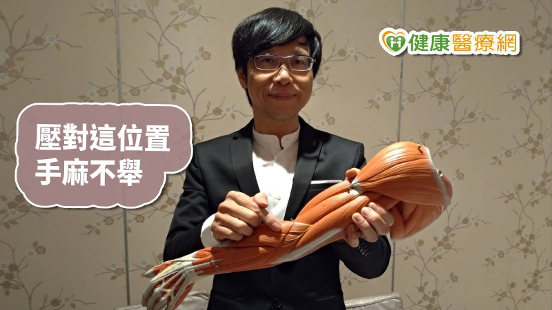 蜜月惹的禍？　老公太疼老婆這樣做竟導致手不舉