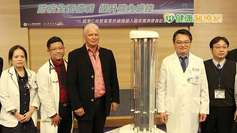 新冠病毒「見光死」　醫院防疫引入首台紫外線自走機器人助攻