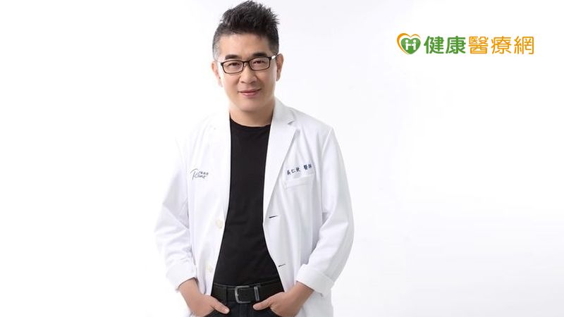 醫師建議，口罩除了在公共場合人多且較密集的場所需配戴外，在空曠的地方或進行激烈的運動時，不需配戴，避免皮膚悶熱導致酒糟性皮膚炎復發。