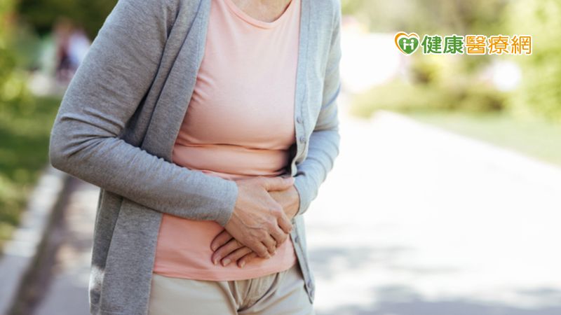 若本身有乳癌家族病史、帶有BRCA1/2基因突變，或發現腹部突然變胖、身體其他部位卻沒有肥胖跡象時，應到婦產科求診，盡快揪出病因，早期發現、早期治療。