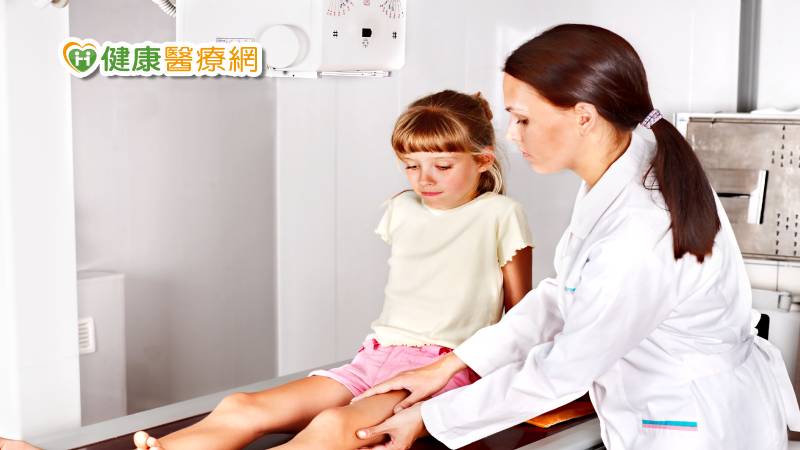 王冠智醫師提醒，筋膜分離外觀本來就較不容易察覺，嚴重時恐造成缺血導致壞死，不得輕忽嚴重性。