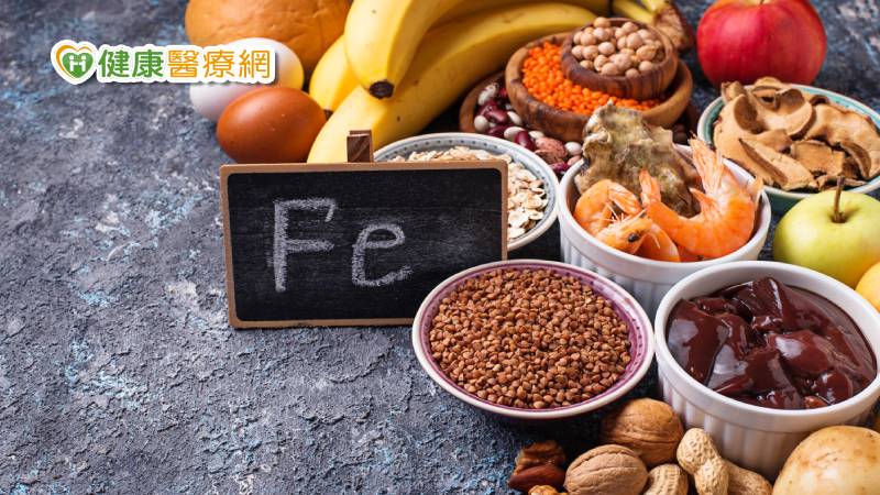 建議民眾補充鐵質，可以優先選擇含鐵量豐富且吸收率又高的食物，例如豬血，鴨血、豬肝或牛肉、鴨肉等顏色較深的紅肉，這類食物所含的鐵質較高，而且是人體較容易吸收的形式。