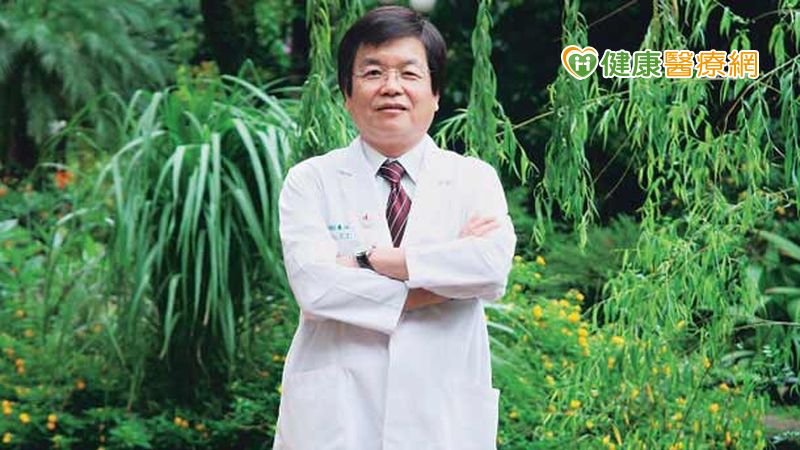 台灣血栓暨止血學會彭慶添理事長表示，由於缺乏凝血因子，血友病患者關節長期反覆出血，易有關節病變的問題，「傘」的骨架就如同人的骨架，呼籲患者及早進行預防性治療，便可降低出血風險、避免關節損傷。