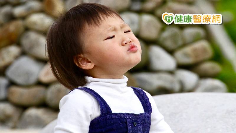 孩子常常叫他吃飯時，都會頂嘴拒絕，甚至反覆不斷的反抗。