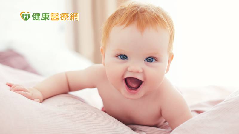 熱性痙攣是小朋友常見的痙攣原因，多發生在六個月到五歲之間，發作時全身會呈現大發作型態，時間小於15分鐘，24小時內只發作一次。