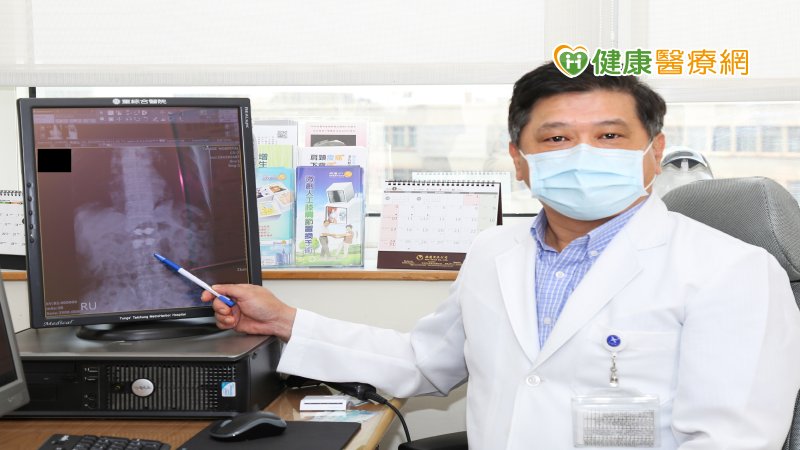 3D立體定位及導航下安全性增高，即可以在最短時間內做快速又安全治癒，是目前罹患脊椎壓迫性骨折的高齡病患最安全的手術方法。